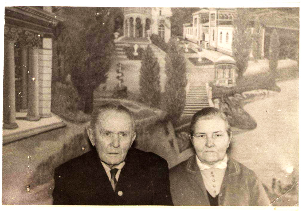 Батурко Федор Феофанович и его жена, прим. 1970 г.