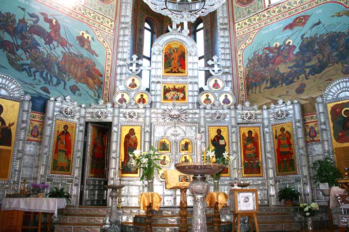 Хрустальный иконостас церкви Неопалимая Купина