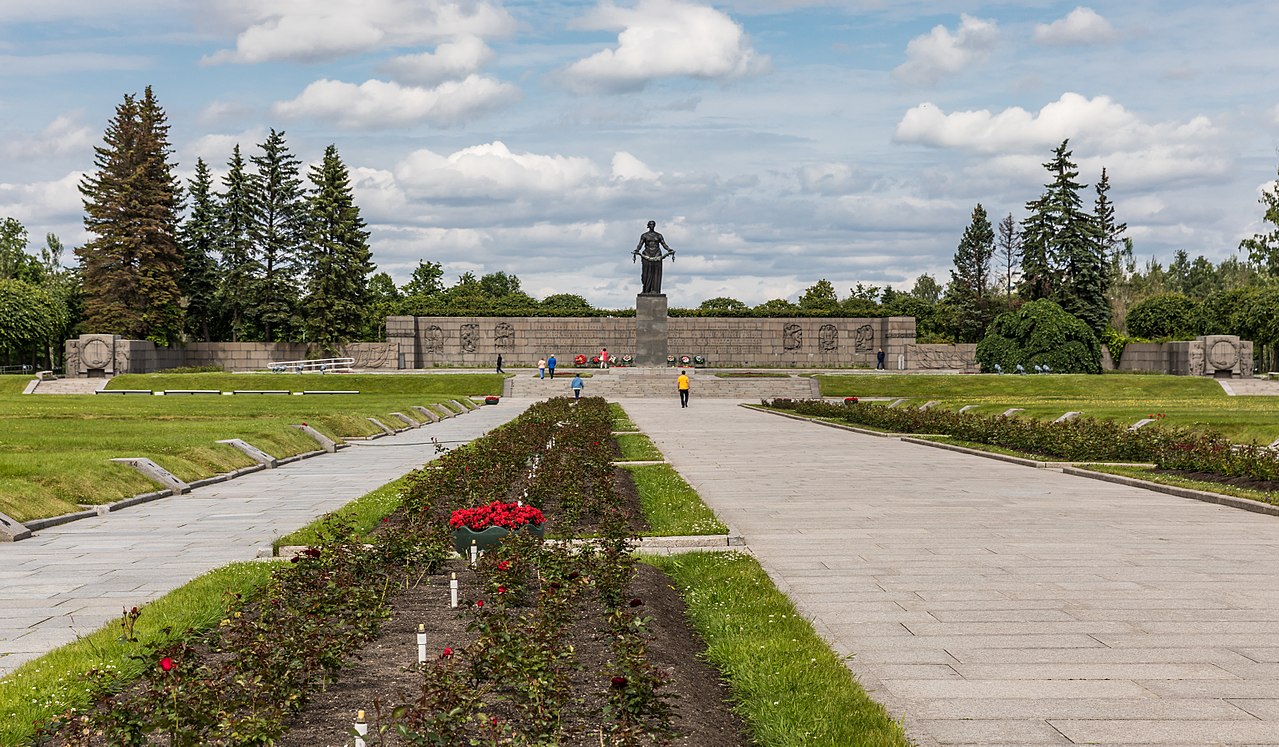 Piskarevskoye Memorial Cemetery St Petersburg 02
